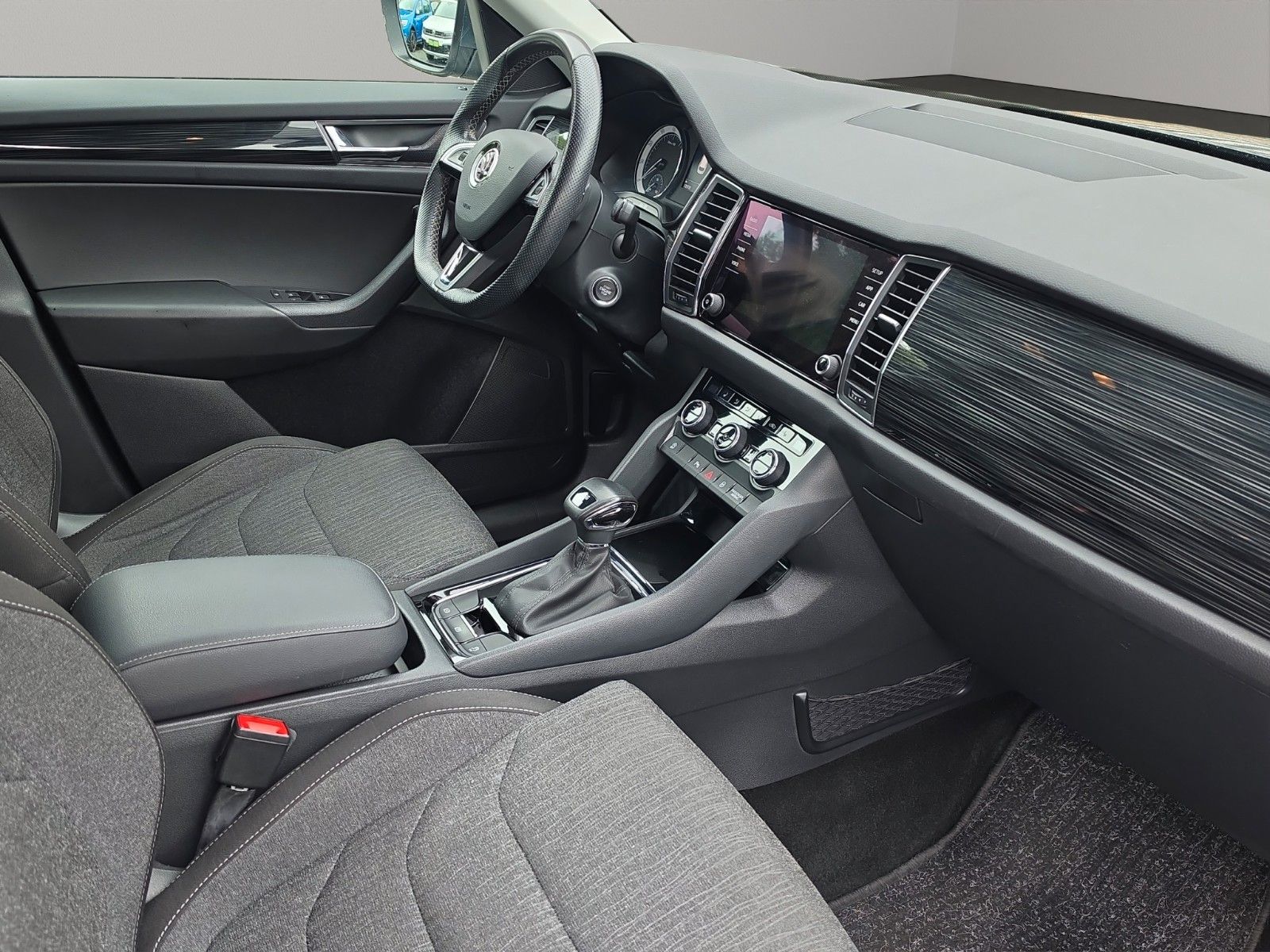 Fahrzeugabbildung SKODA Kodiaq Style 4x4 LED AHK CARPLAYER