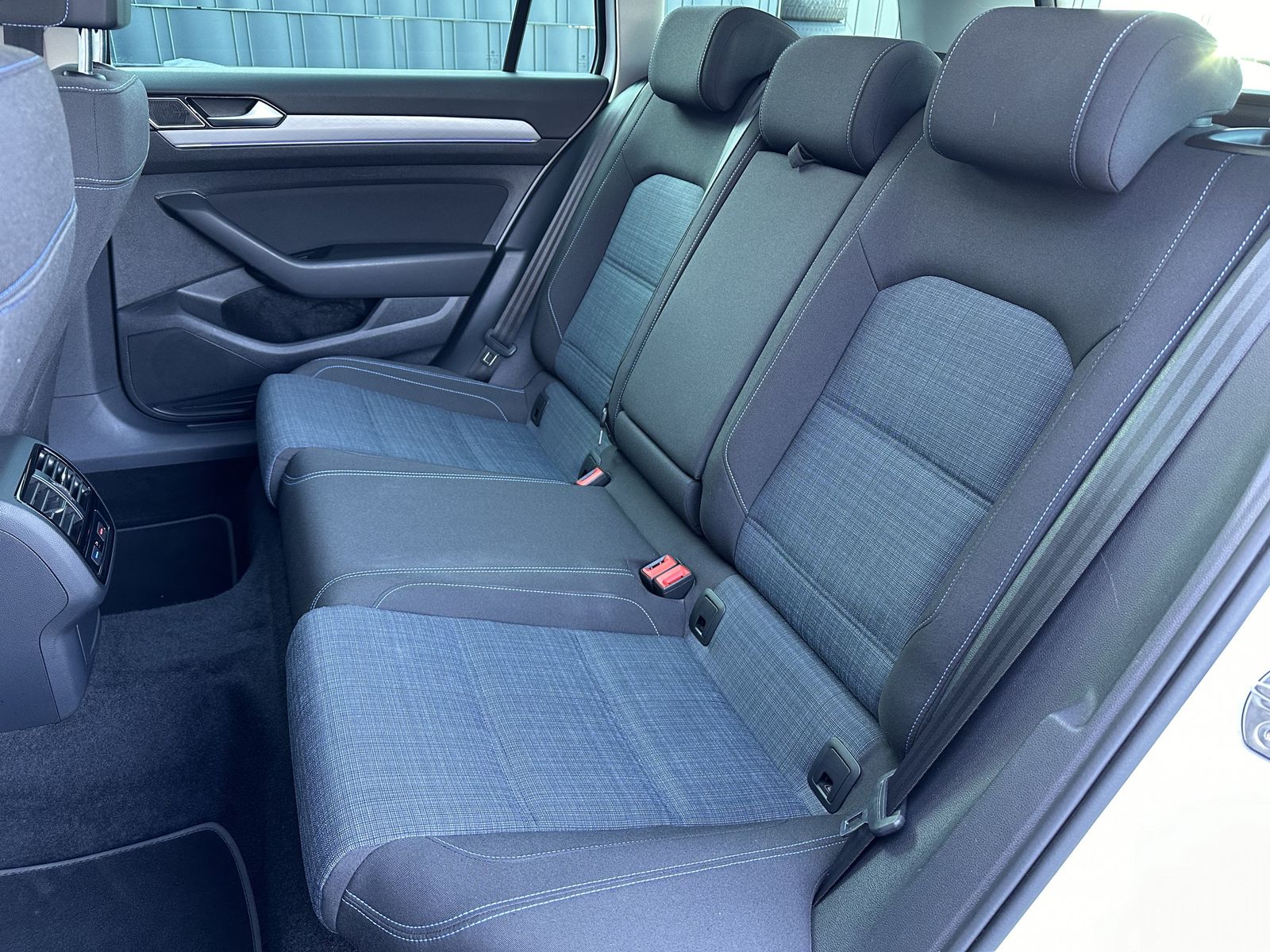 Fahrzeugabbildung Volkswagen Passat Variant GTE 1.4 TSI DSG NAV+LED+PANO+KAM