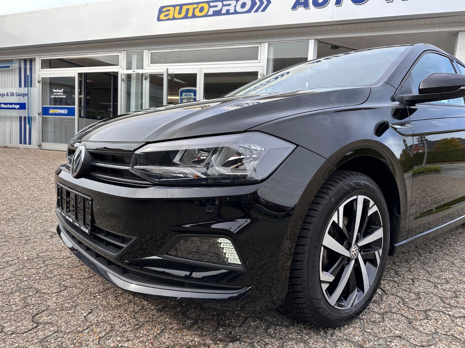 Fahrzeugabbildung Volkswagen Polo 1.0 TSI Comfortline APP/SHZG/GJR/PDC