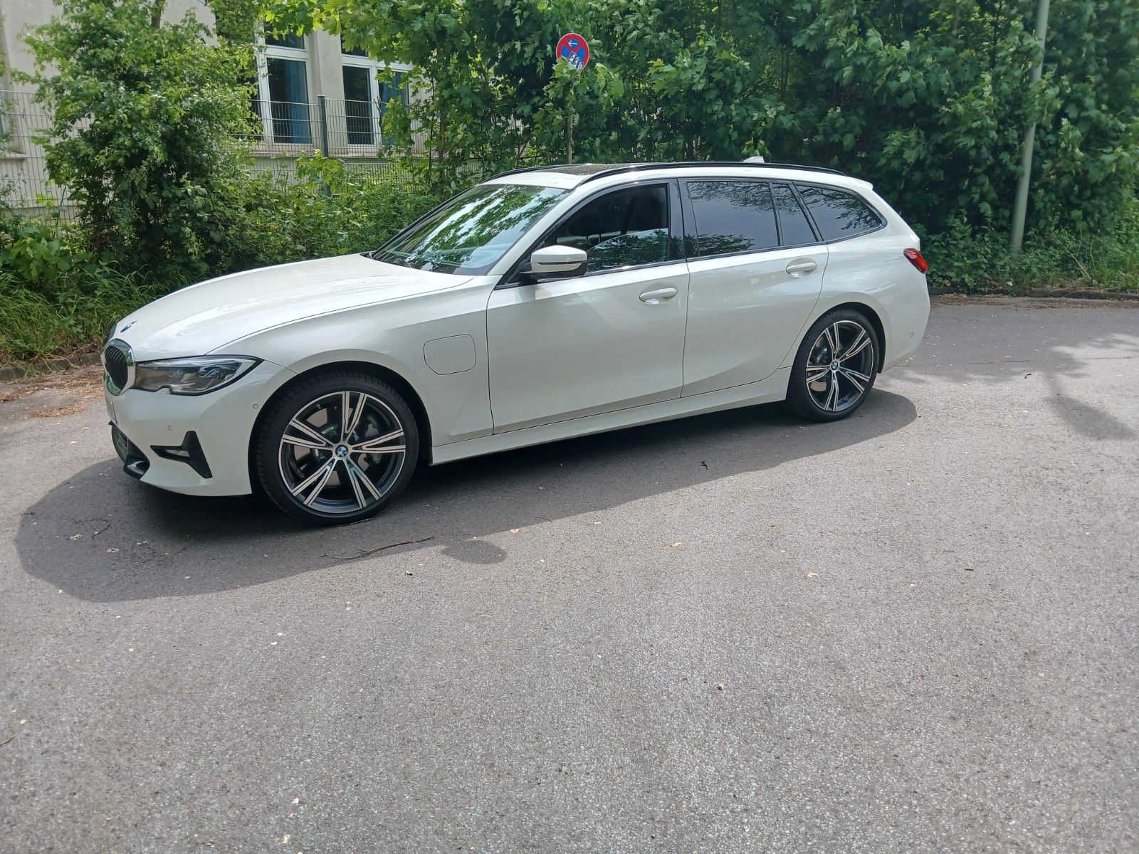 BMW 330e Touring Sport Line Automatik Pano/AHK