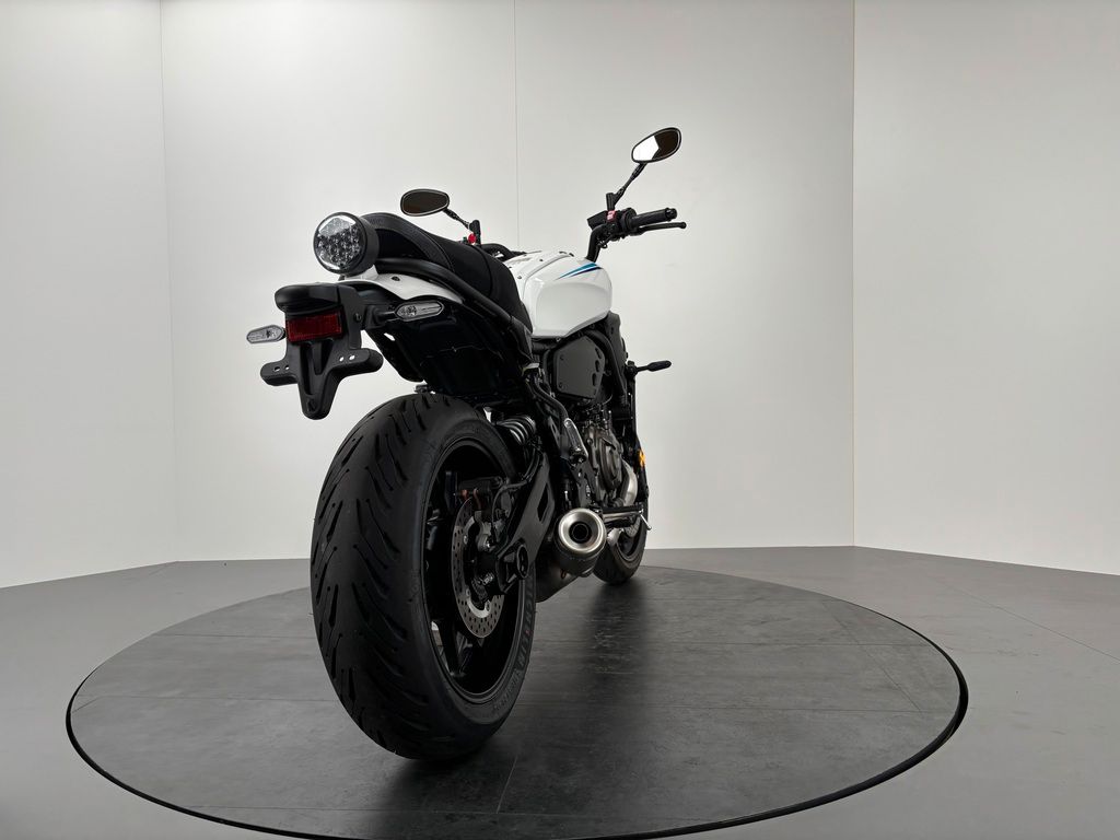 Fahrzeugabbildung Yamaha XSR 700 *SERVICE NEU *1. HAND *SCHECKHEFT