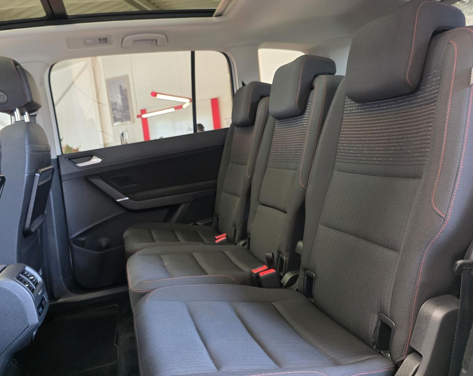 Fahrzeugabbildung Volkswagen Touran 1.4 TSI Sound/1.Hd/Navi/LED/Pano/ACC