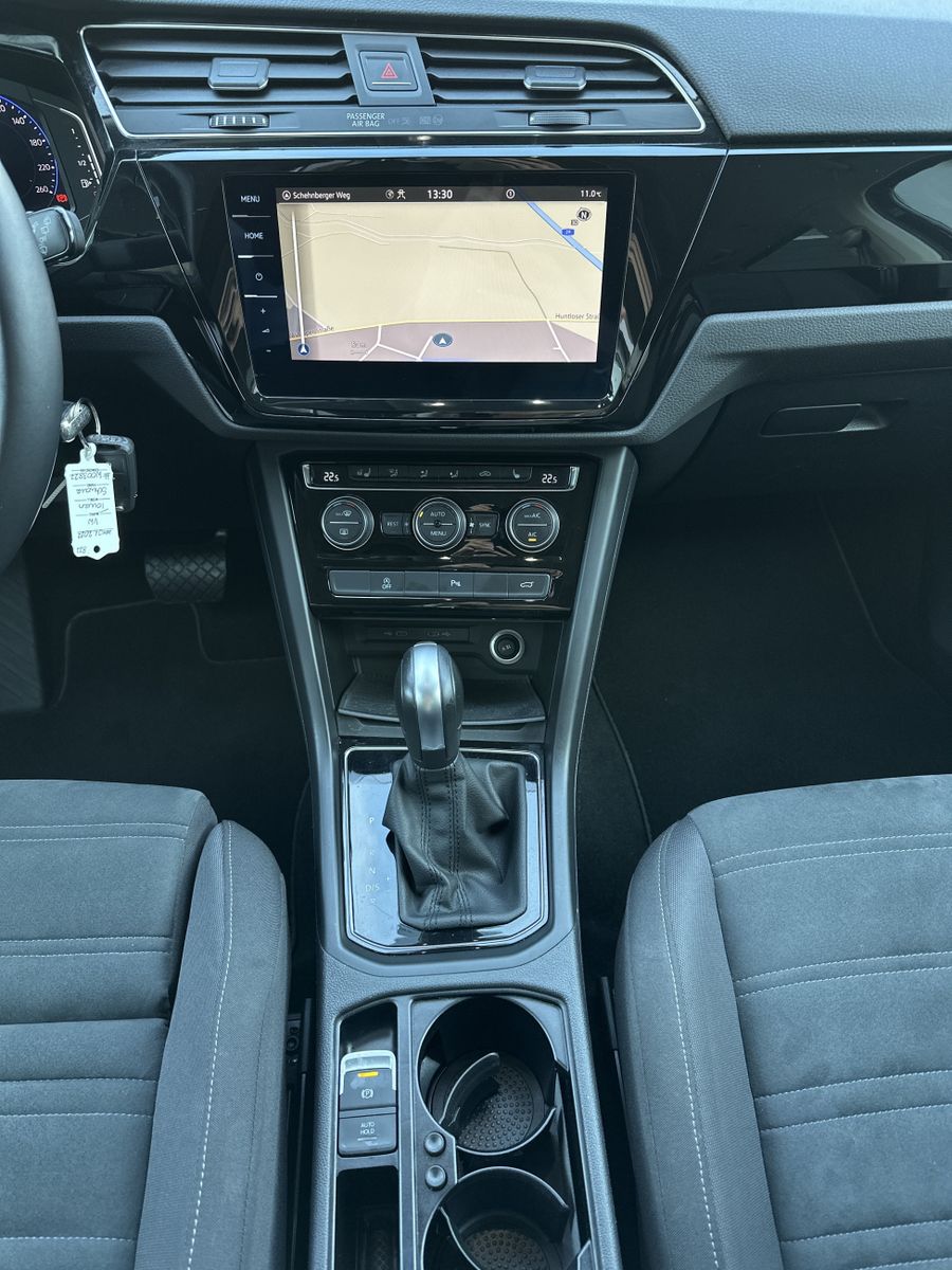 Fahrzeugabbildung Volkswagen Touran 2.0 TDI DSG Highline NAV+LED+ACC+KAM+17ZO