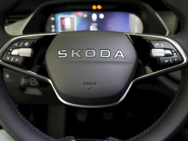 Octavia COMBI TOUR TSI+AHK+NAVI+SITZ-/LENKRADHEI