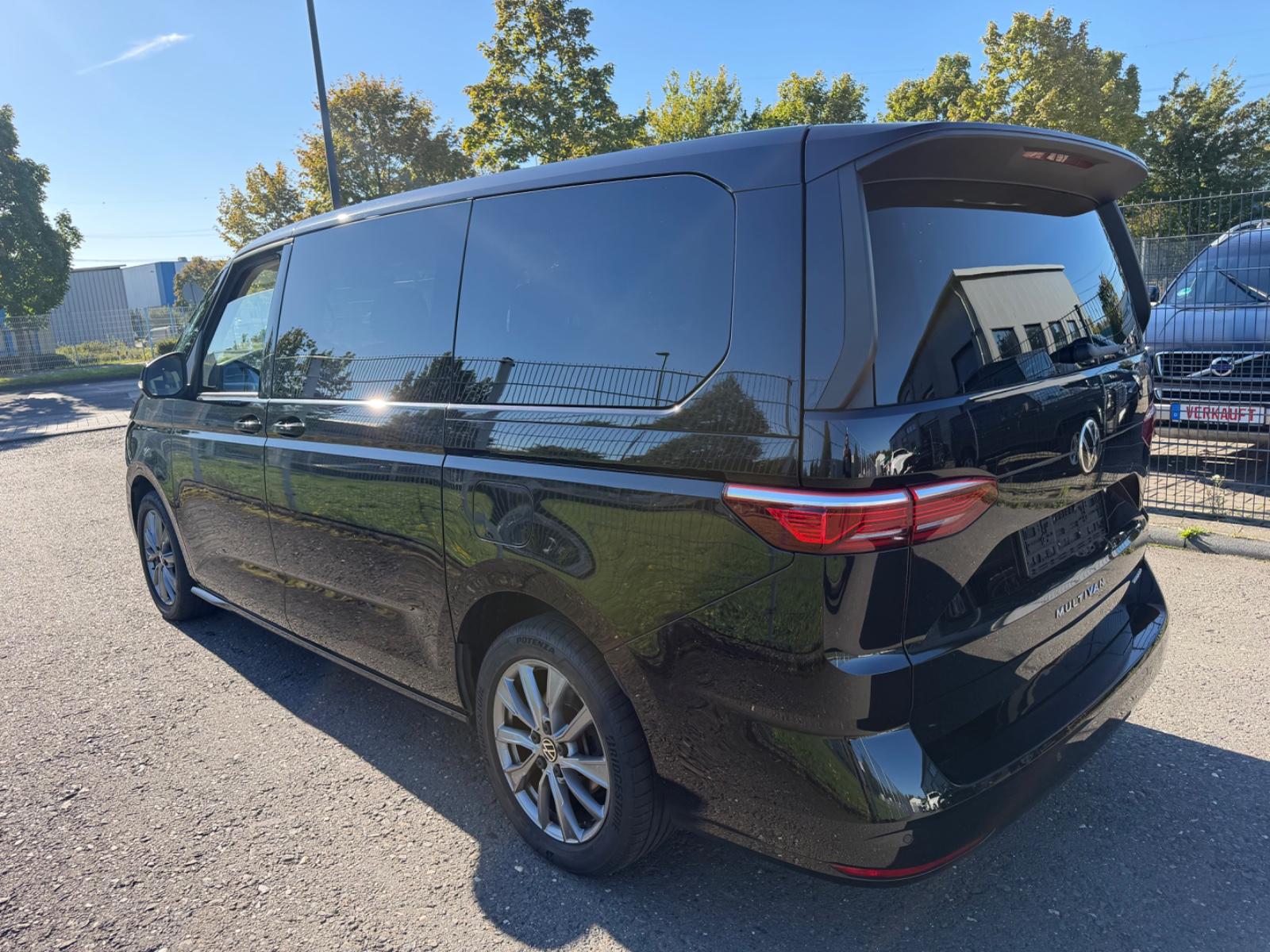 Volkswagen T7 Multivan eHybrid lang Panorama/7Sitze-Voll!