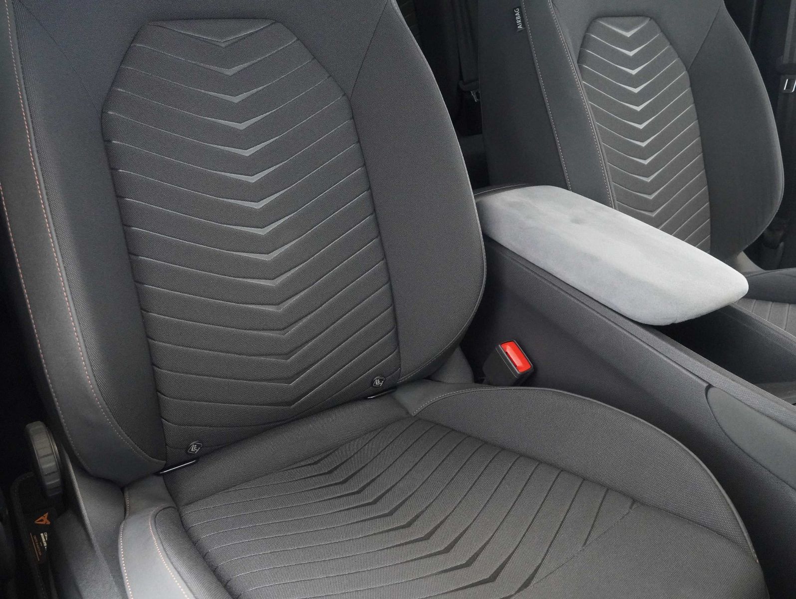 Fahrzeugabbildung CUPRA Born 170KW/82KWH/LED/NAVI/5-SITZER/19"