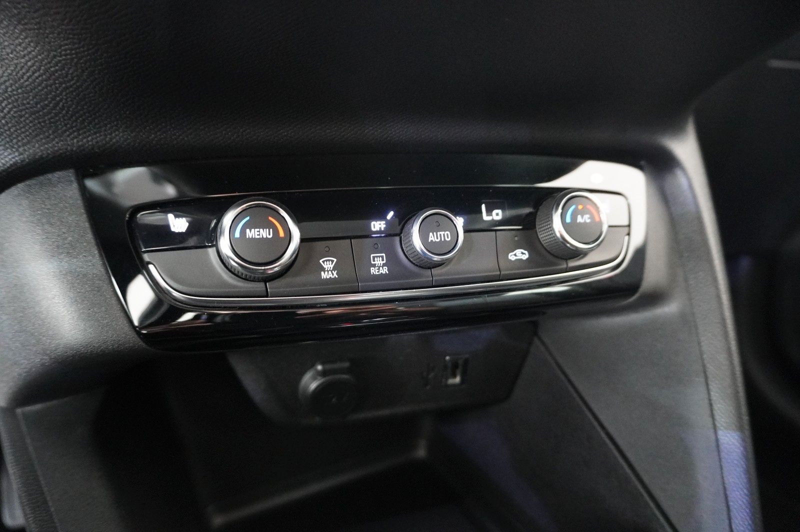 Fahrzeugabbildung Opel Corsa-e F EDITION 3-PHASIG NAVI/LED/KAMERA/SHZ