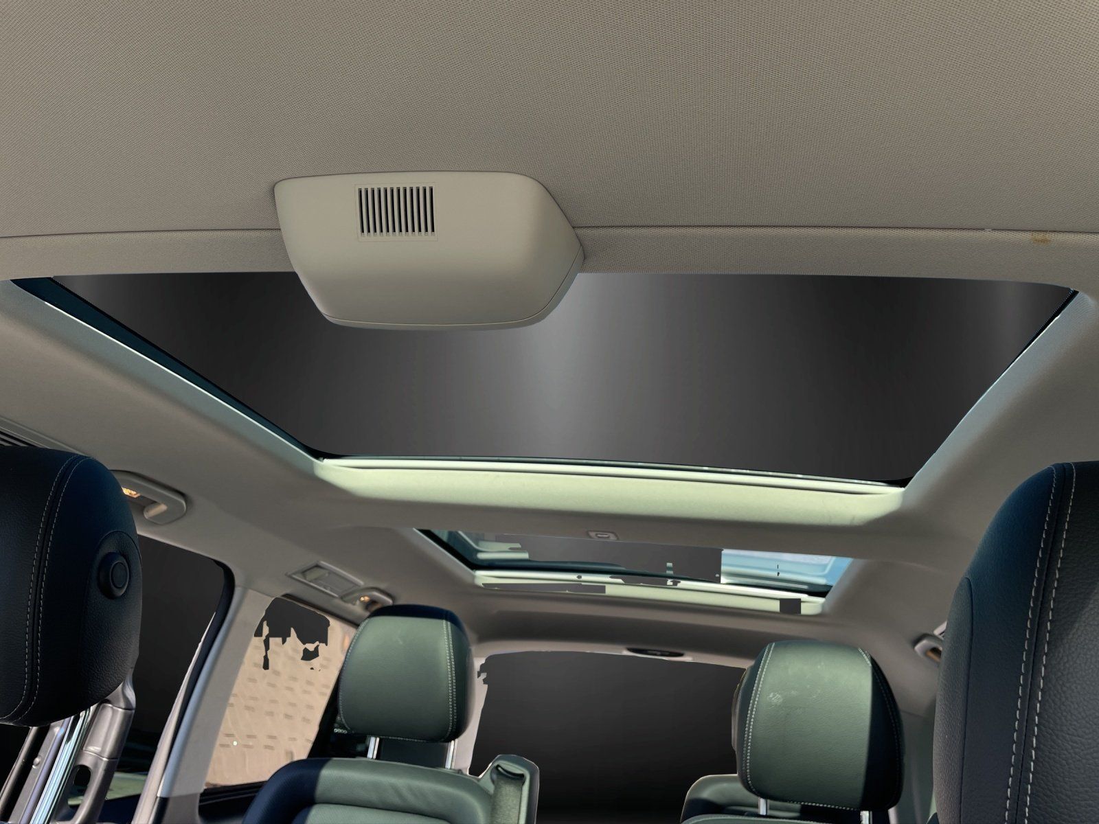 Fahrzeugabbildung Mercedes-Benz EQV300 L AVANTGAR Pano DISTRO Sitzklima AIRMATIC