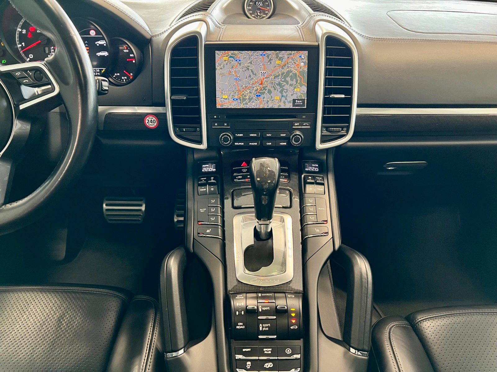 Fahrzeugabbildung Porsche Cayenne Turbo S SportDesign/Panorama/21Zoll