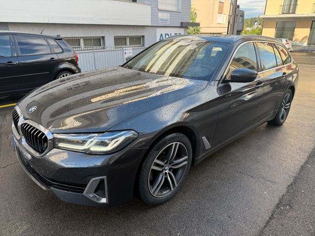 BMW 520d xDrive Touring Pano/HuD/Memory/Leder/AHK