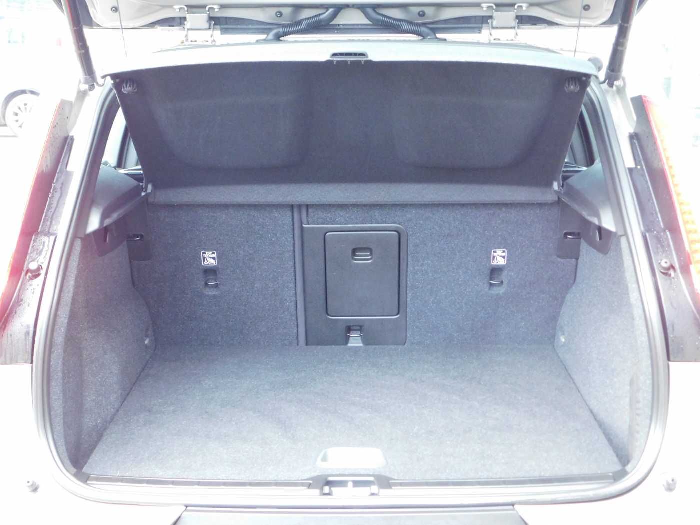 Fahrzeugabbildung Volvo XC40 Plug-In-Hybrid T4 Recharge Inscription Expr