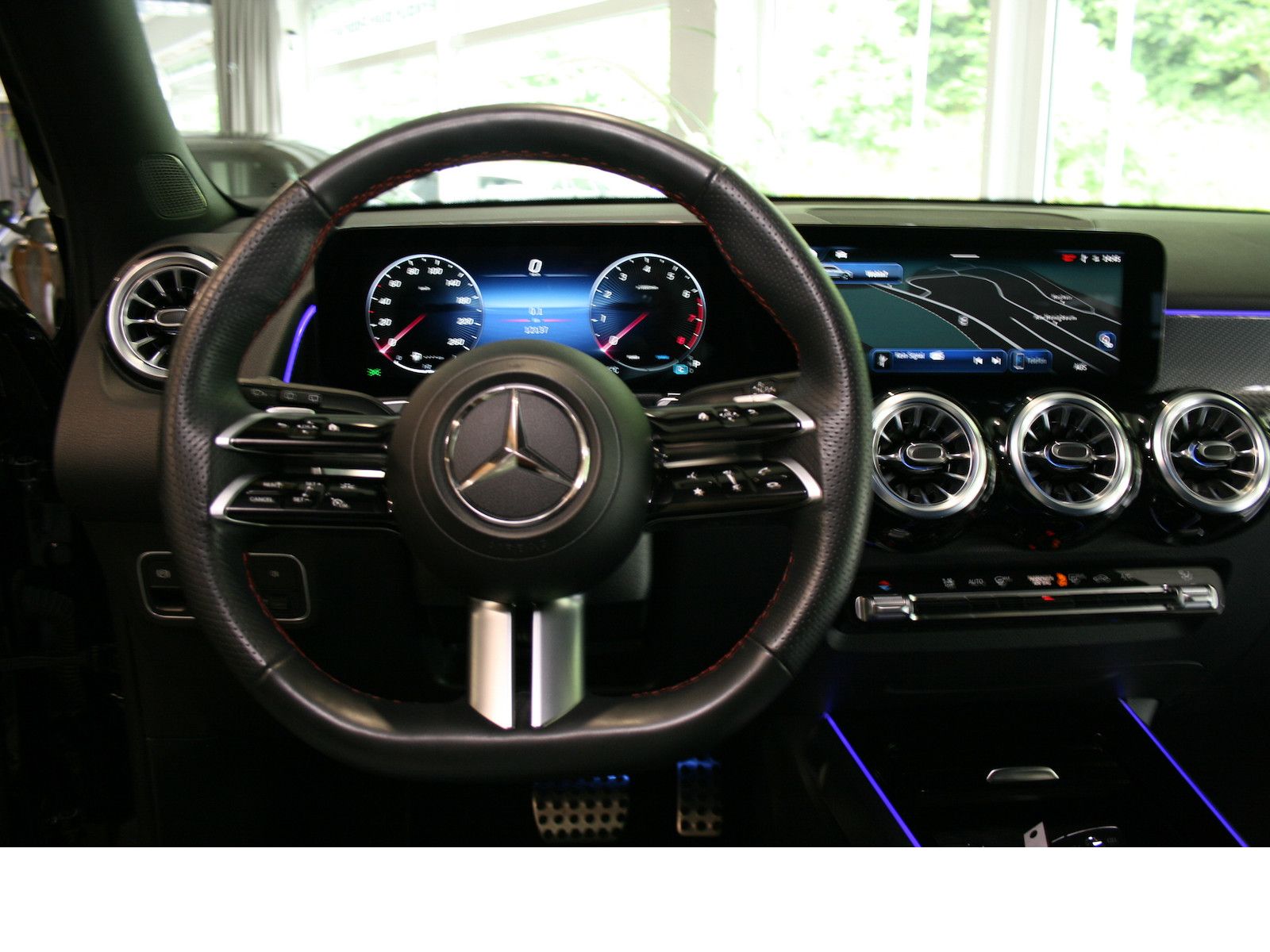 Fahrzeugabbildung Mercedes-Benz GLB 180 AMG Line Plus *Night-Paket *Keyless-GOl*