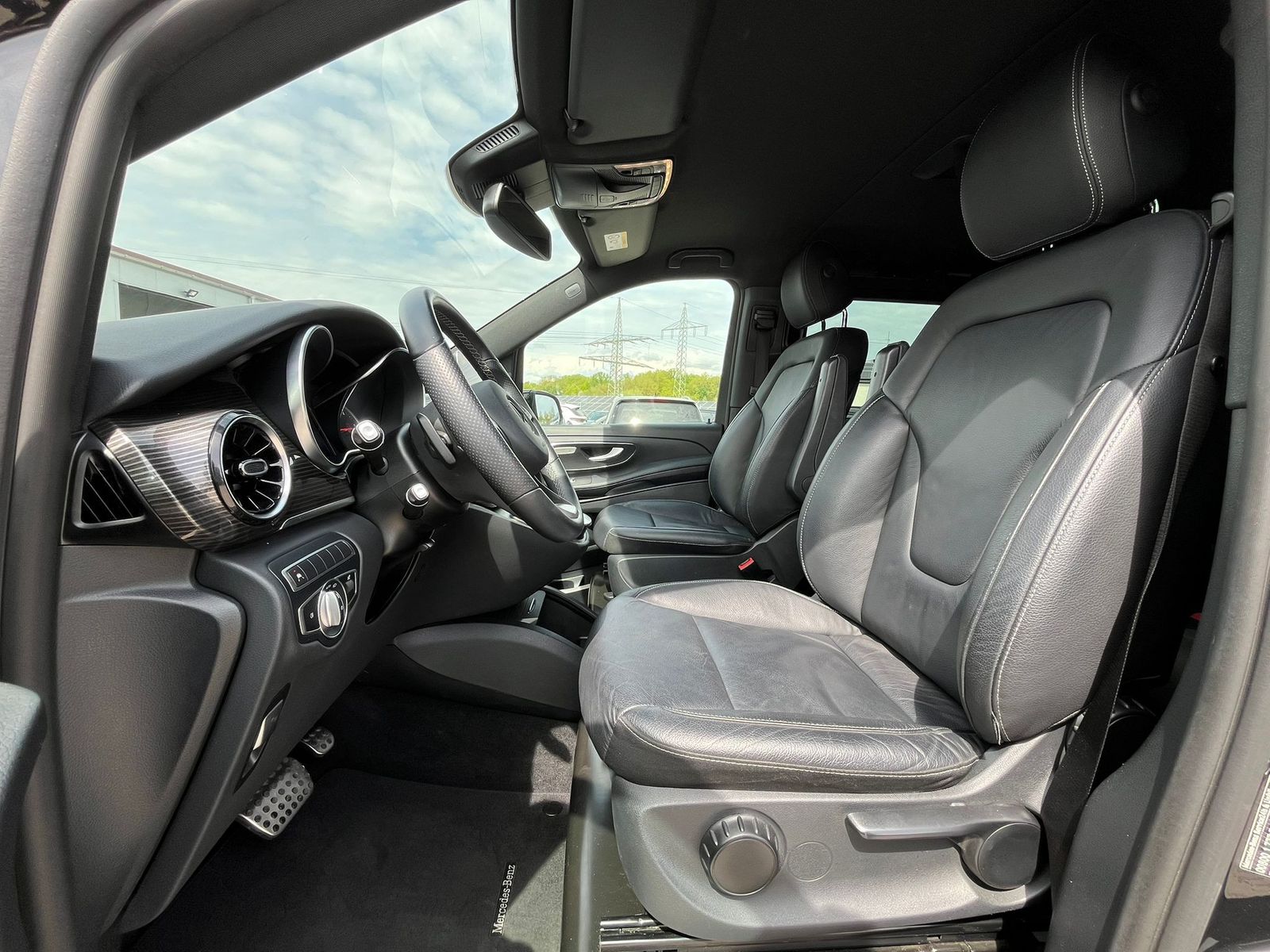 Fahrzeugabbildung Mercedes-Benz V 250 d EDITION 21 kompakt AMG NIGHT*LED*LEDER