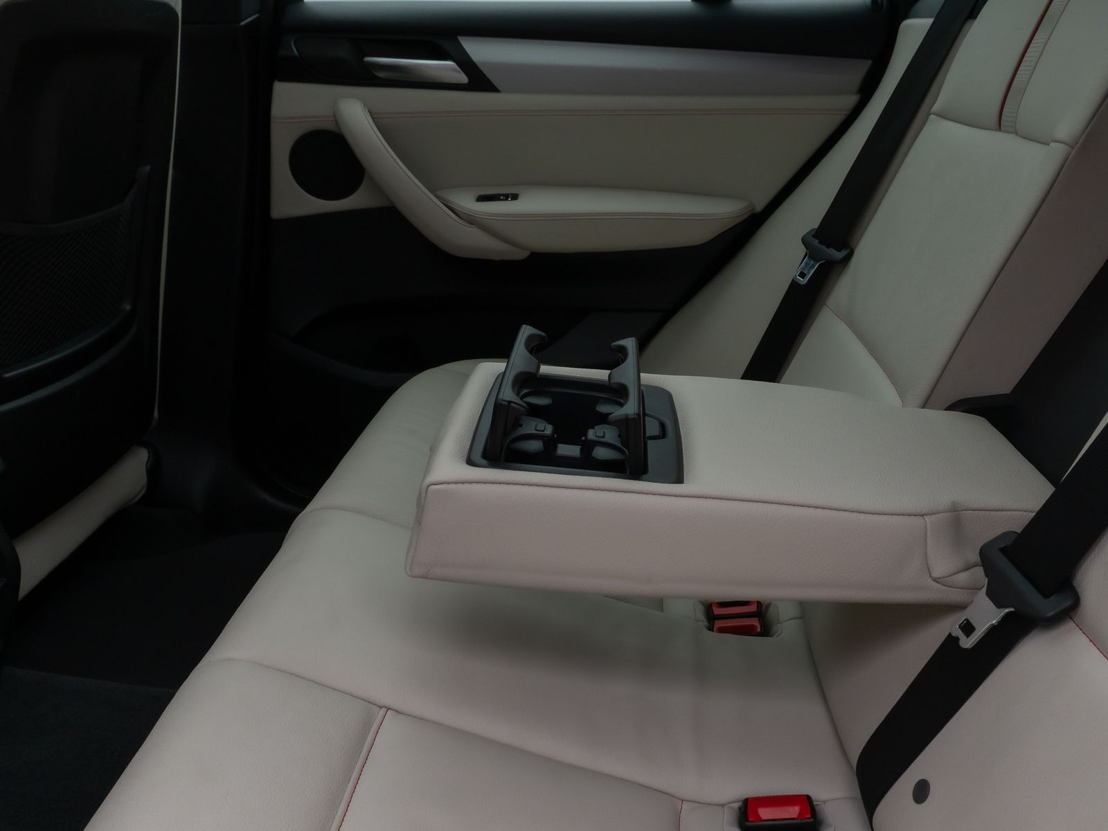 Fahrzeugabbildung BMW X3 xD35d M Sport Panorama Kamera HUD HiFi Komfor