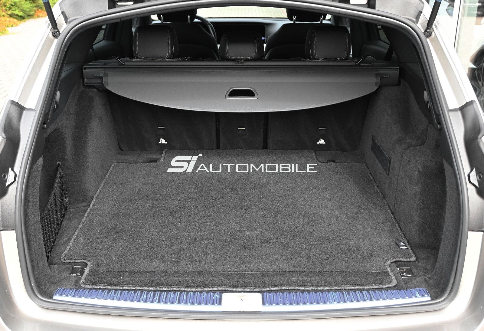 Fahrzeugabbildung Mercedes-Benz E 220 d T Avantgarde °NIGHT°AHK°STANDHZ°BURMEST°