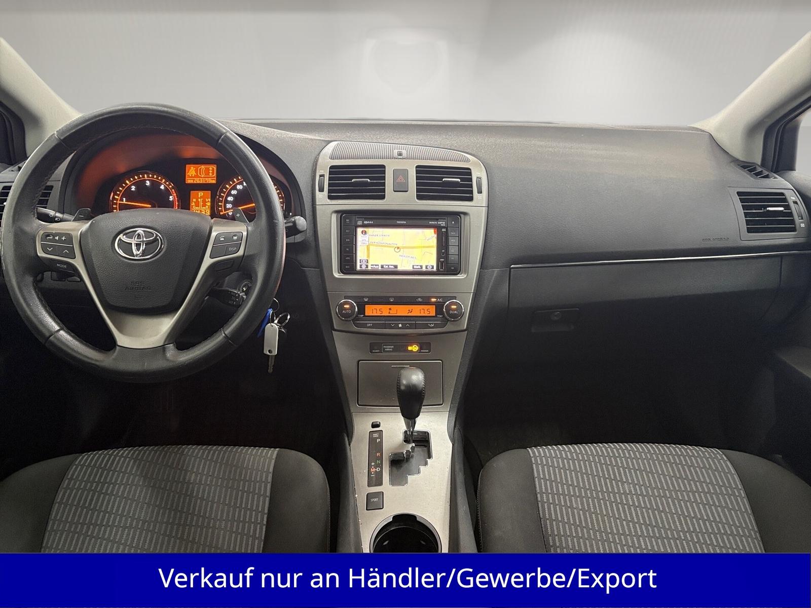 Toyota Avensis 2010 — photo 11