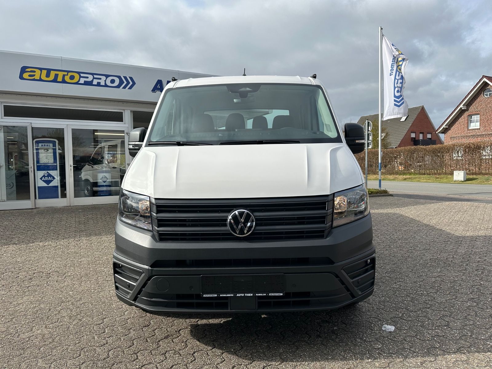 Fahrzeugabbildung Volkswagen Crafter Pritsche 35 DOKA MR 2.0 TDI Klima/GRA