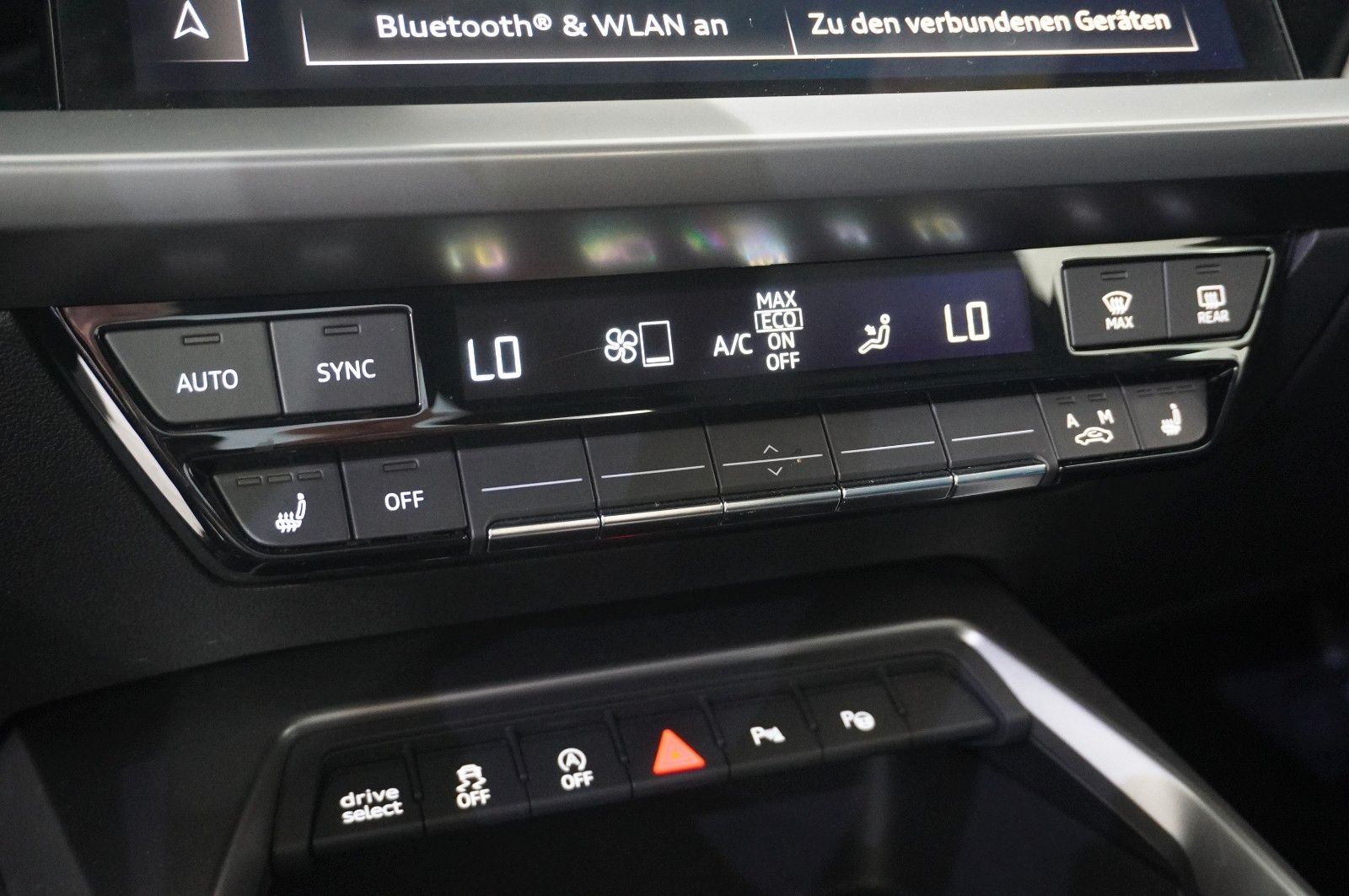 Fahrzeugabbildung Audi A3 Sportback 35 TFSI S-TRONIC NAVI/LED/SPORT/ACC