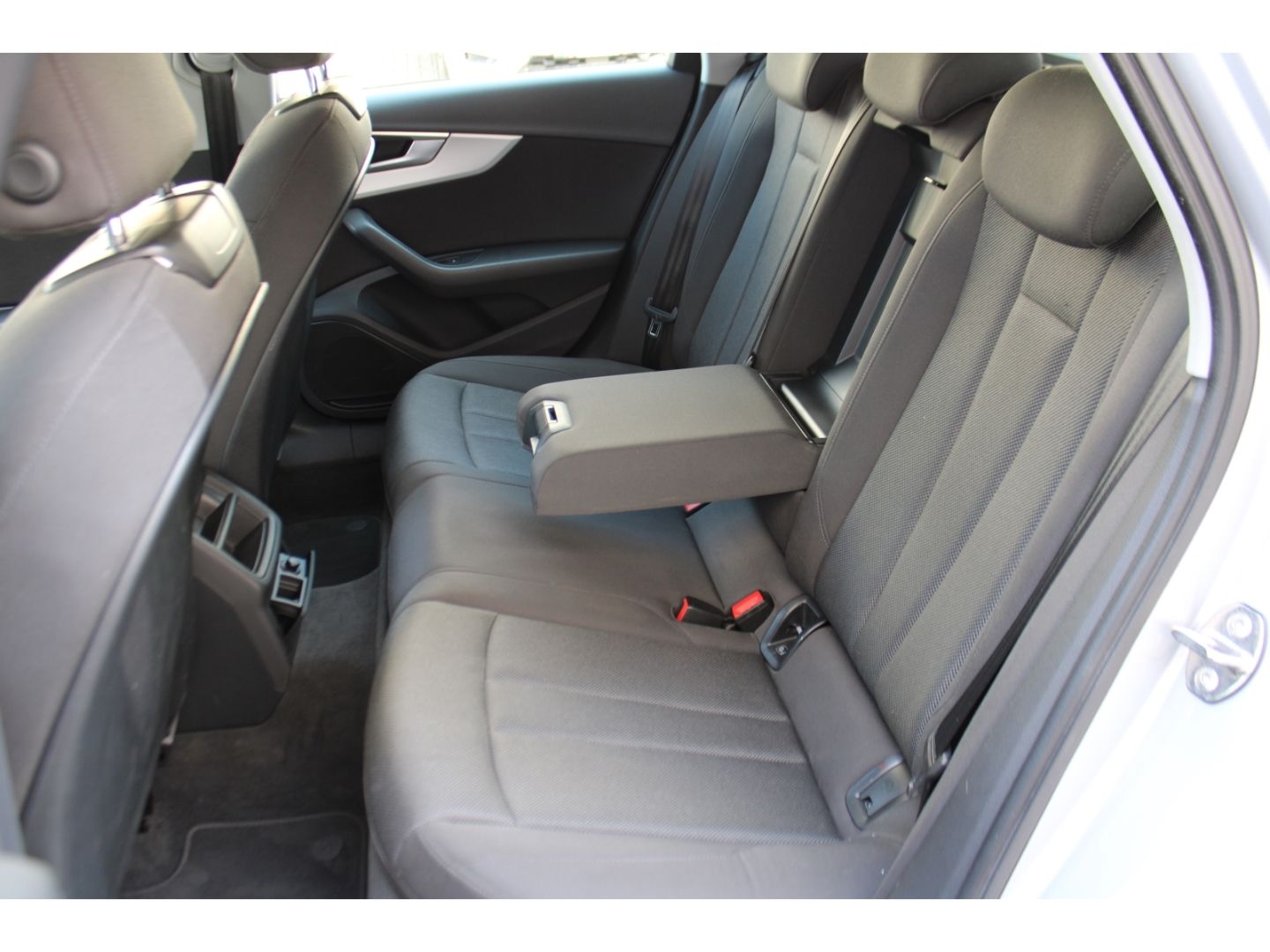 AUDI A4 Avant basis ultra 2.0 TDI Bi-Xenon Navi GJR G - Image 8