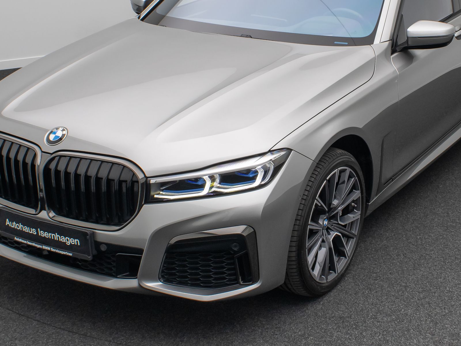 Fahrzeugabbildung BMW 740d xD M Sport 360°Laser HUD H/K SoftCl Massage