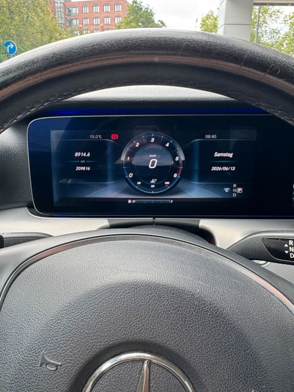 Image of Mercedes-Benz E 220