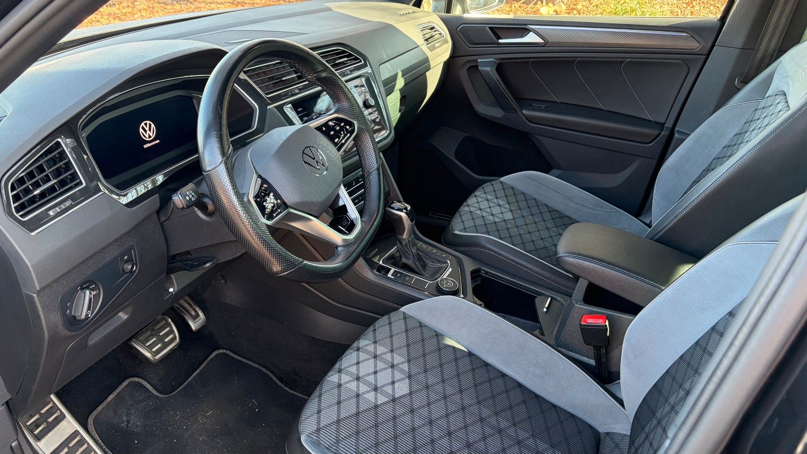 Fahrzeugabbildung Volkswagen Tiguan R-Line 4Motion