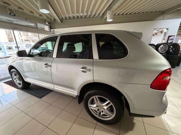 Porsche Cayenne - 2