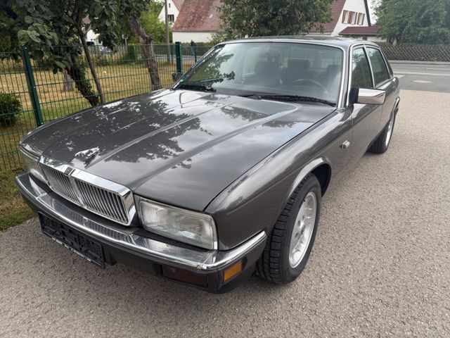 Jaguar XJ40