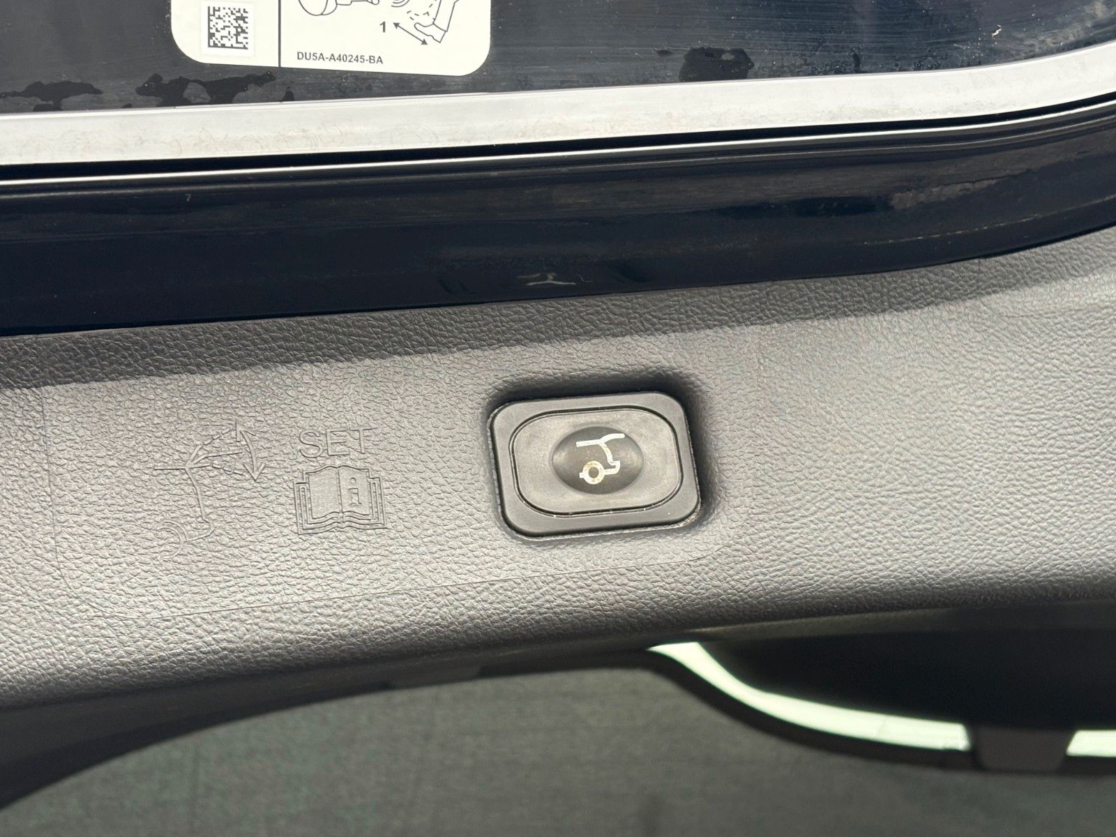 Fahrzeugabbildung Ford S-MAX 2.0 TITANIUM Aut. Navi LED 7-SITZER SPORTS