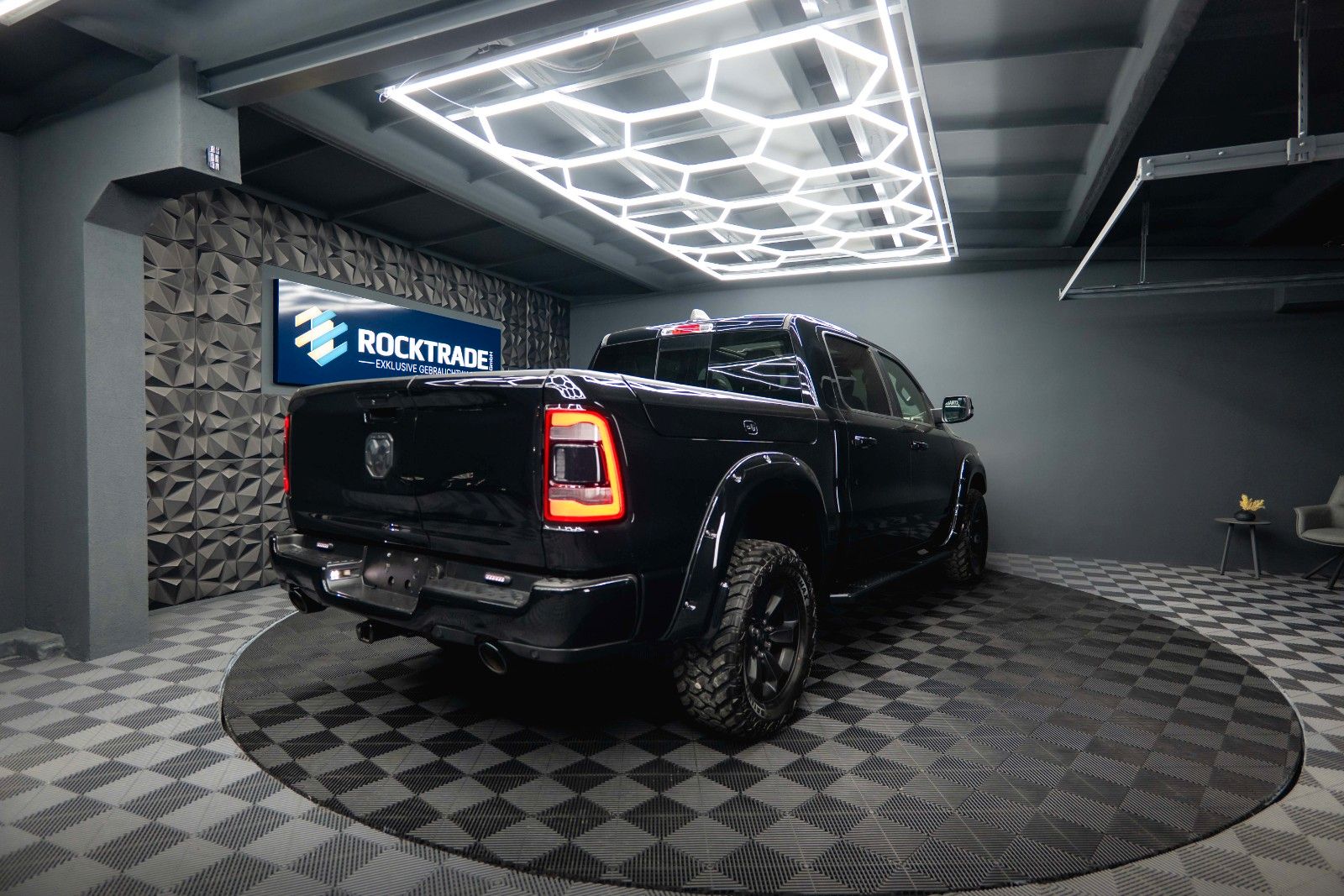 Fahrzeugabbildung Dodge RAM 5.7 V8 HEMI 4x4 REBEL LIMITED RamBox ACC 19%