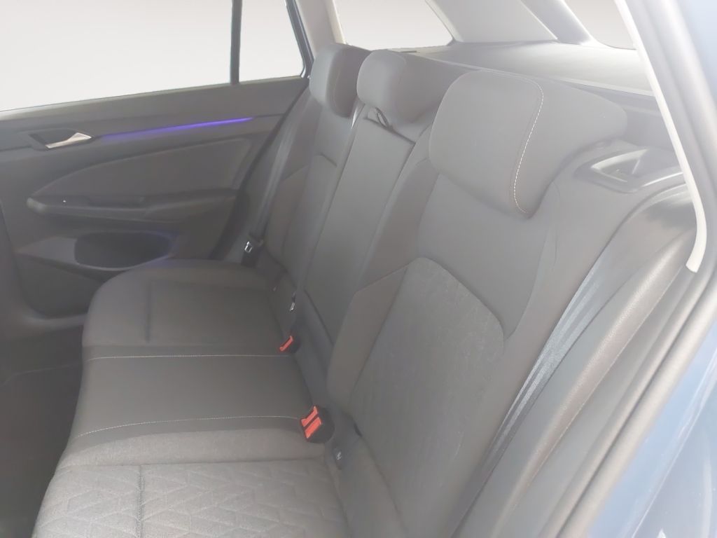Fahrzeugabbildung Volkswagen Golf Variant 1.5 TSI Life AHZV Navi LED