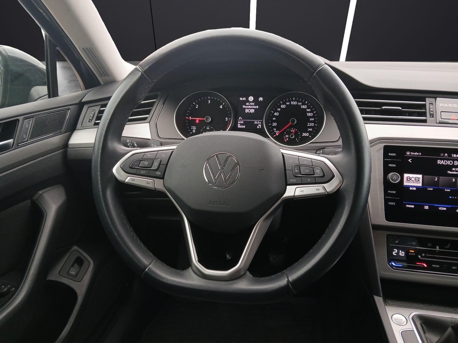 Fahrzeugabbildung Volkswagen Passat Variant TDI LED AHK Navi ACC RFK SH