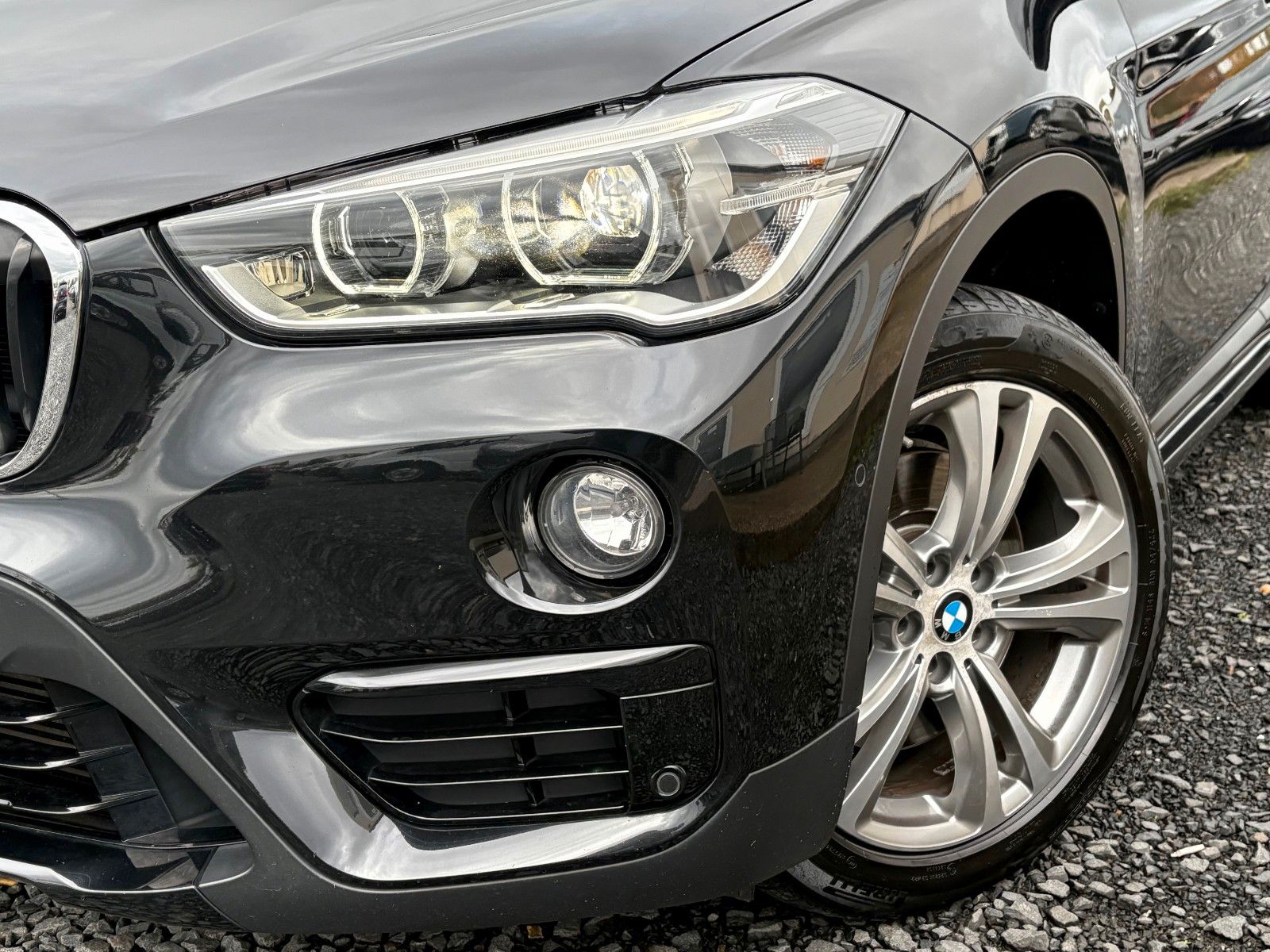 Fahrzeugabbildung BMW X1 xDrive25i Aut. SPORT LINE Navi LED HUD HiFi