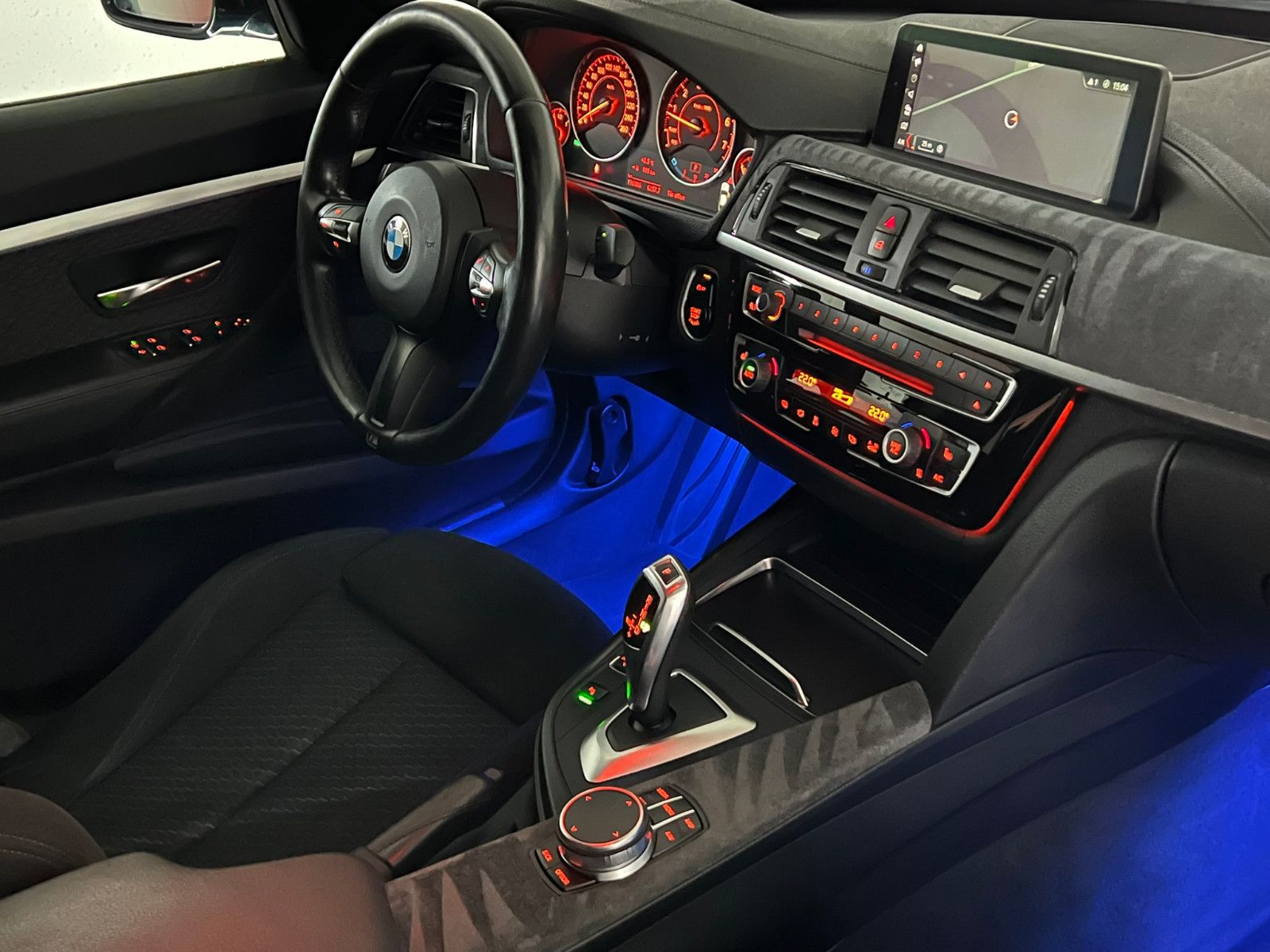 Fahrzeugabbildung BMW 330 i xDrive GT M SPORT/LED/NAVI PROF/AHK/DE FZG