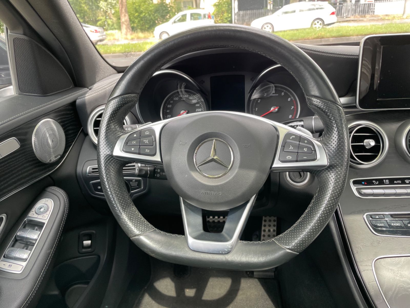 Fahrzeugabbildung Mercedes-Benz C 250 T CGI AMG*Pano*Burmester*Park-Paket*