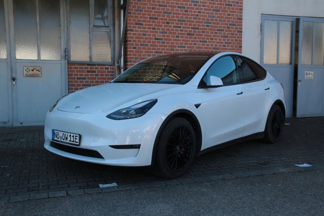 Tesla Model Y Performance Dual Motor AWD mit AHK!!