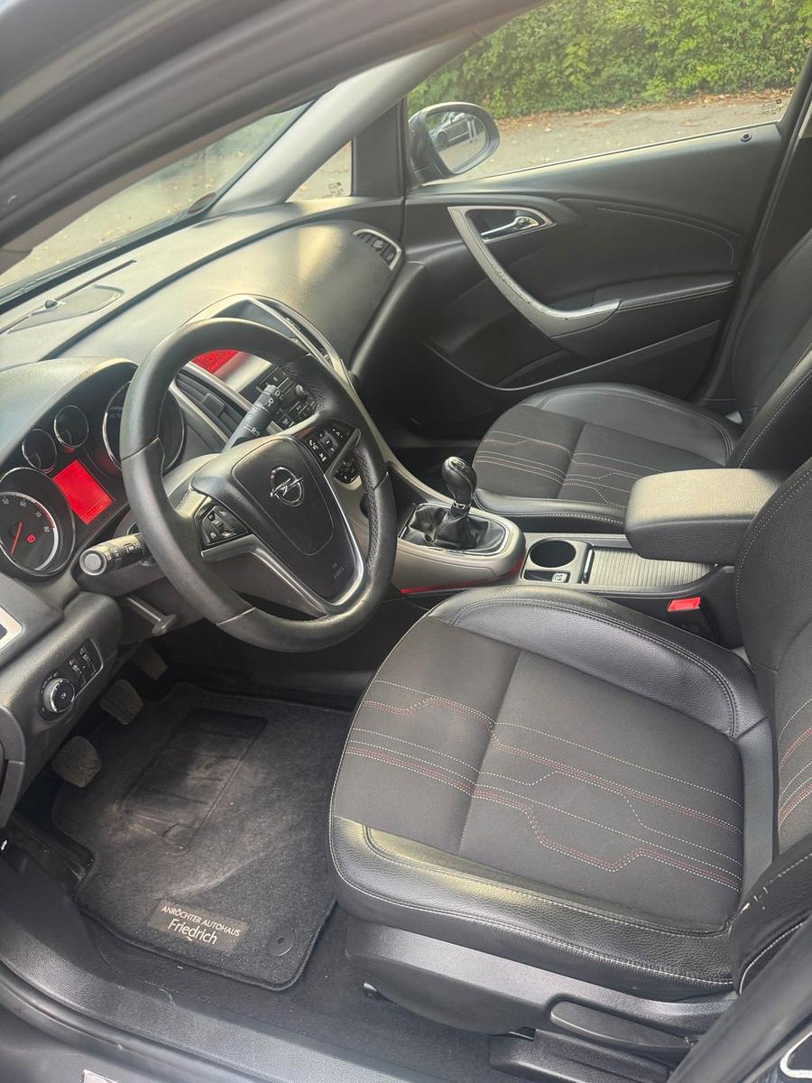 Opel Astra 2012 — photo 6
