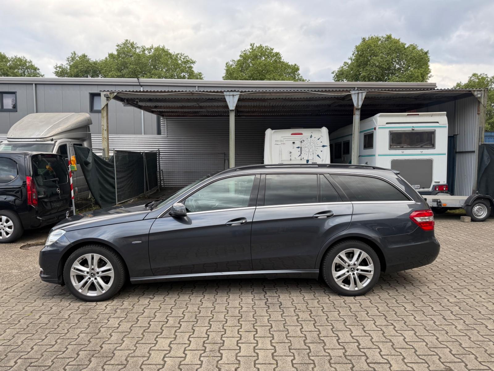 Mercedes-Benz E220 2012 — photo 8