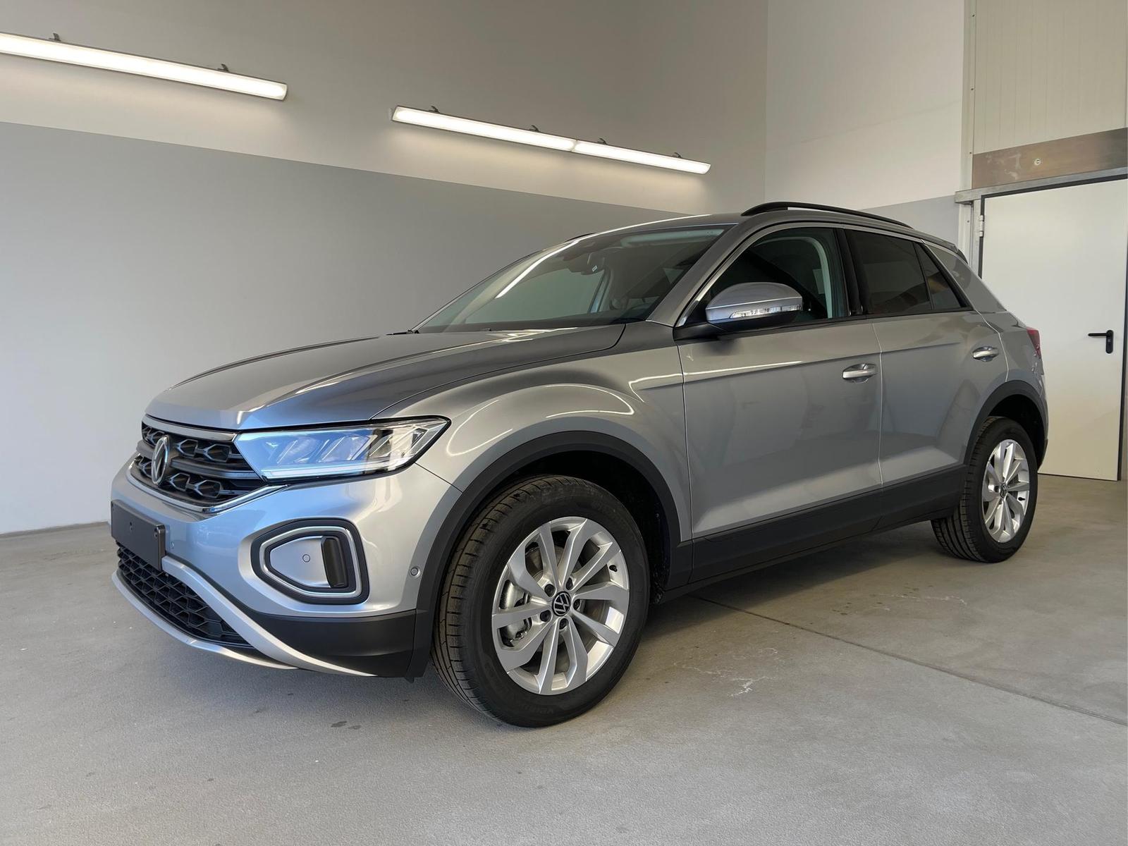 Volkswagen T-Roc Life 150PS AHK+Keyless+Kamera+ACC+Sitzh...