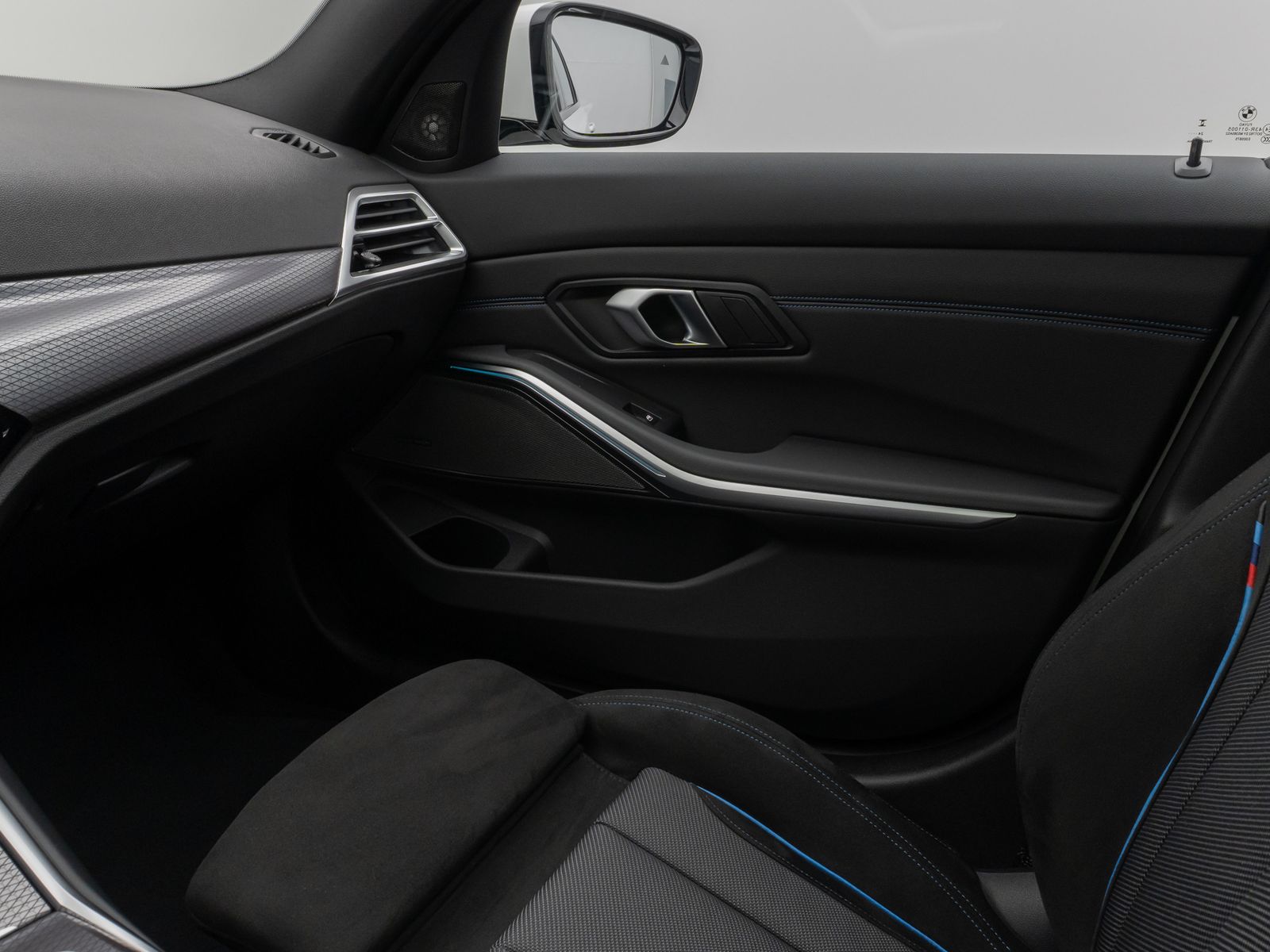 Fahrzeugabbildung BMW 330e M Sport Panorama 360°HUD DAB H/K AHK ACC