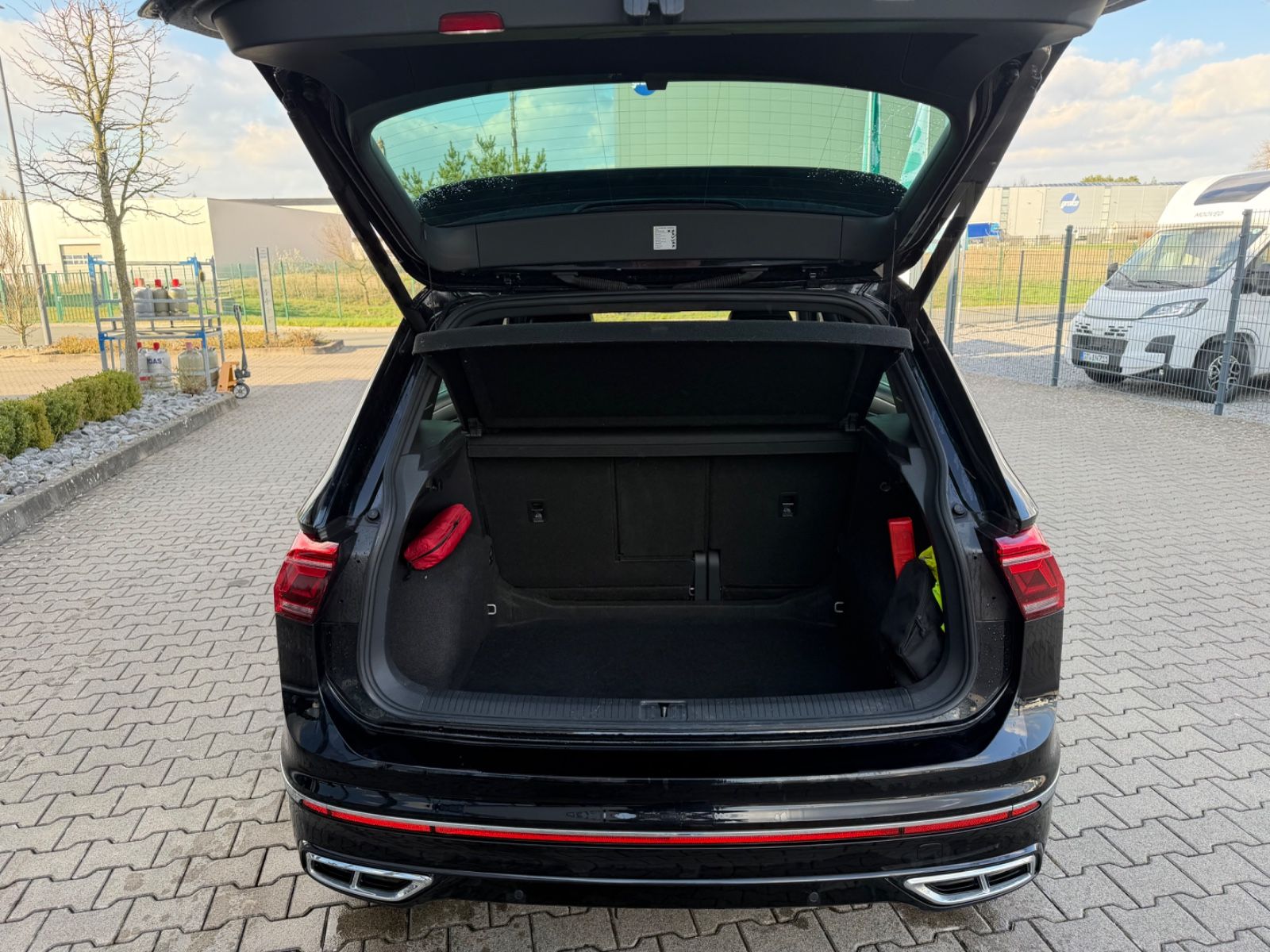 Fahrzeugabbildung Volkswagen Tiguan R-Line 4Motion