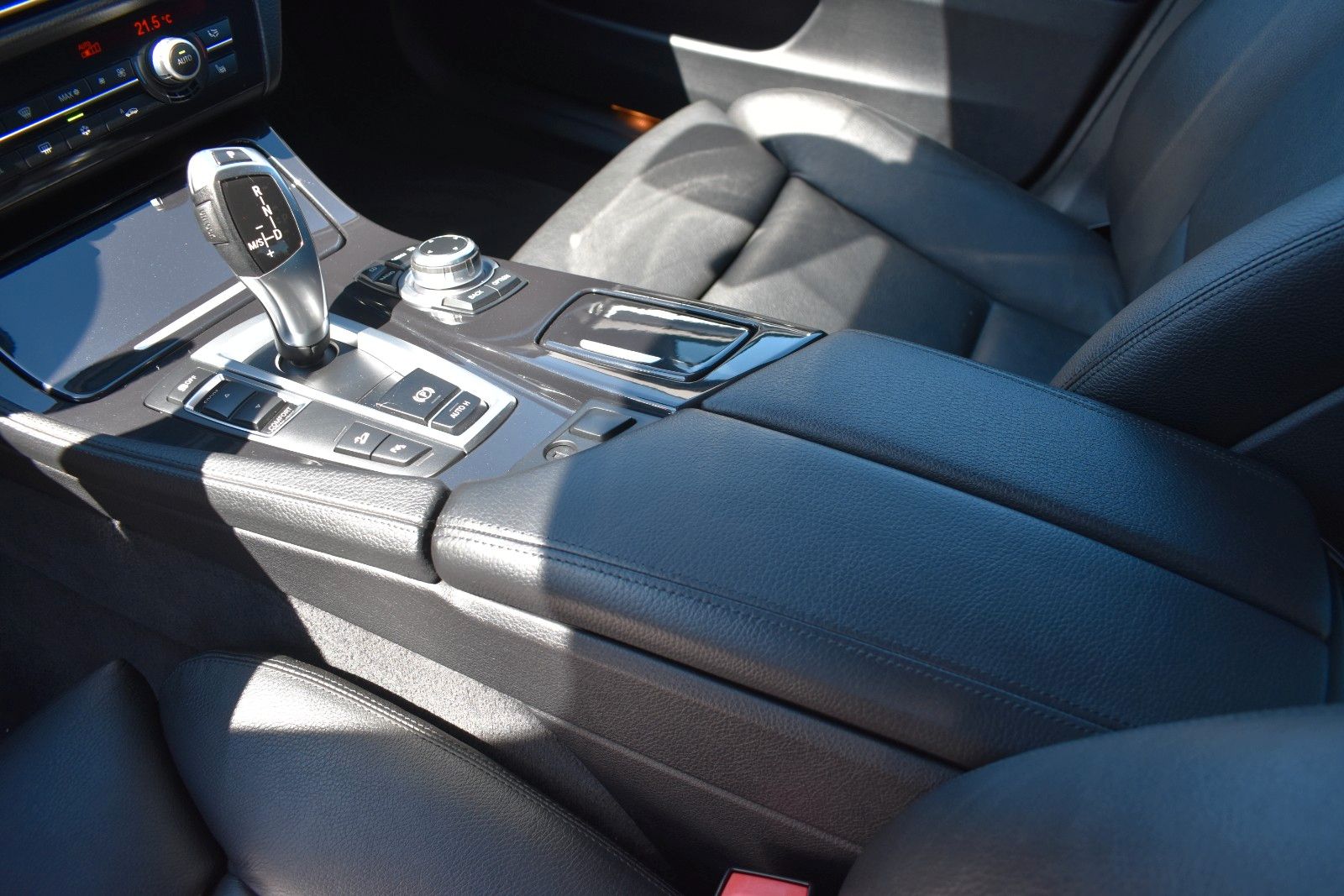 Fahrzeugabbildung BMW 530d Limousine xDrive AHK/Memory/ACC/SLI/Leder