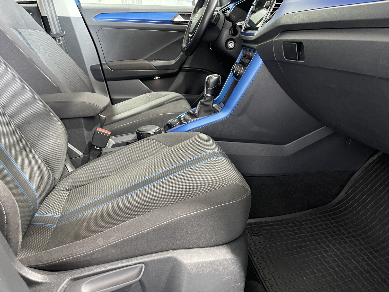 Fahrzeugabbildung Volkswagen T-Roc Style 2.0 TDI*4Motion*LED*Navi*ACC*PDC*