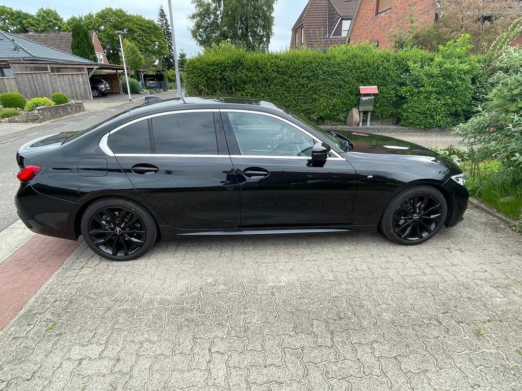 Image of BMW 320