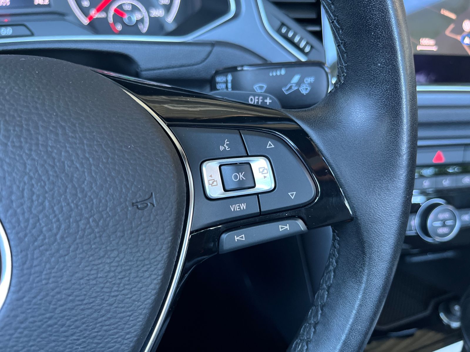 Fahrzeugabbildung Volkswagen T-Roc Cabriolet  R-Line Black ACC LED NAV RFK