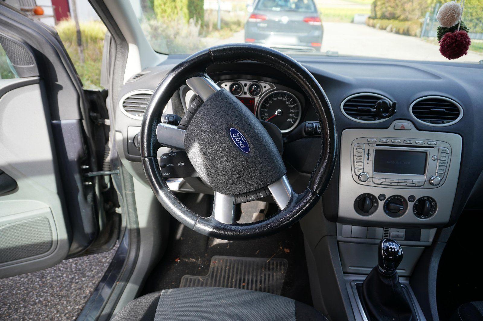 Ford Focus 2011 — photo 13
