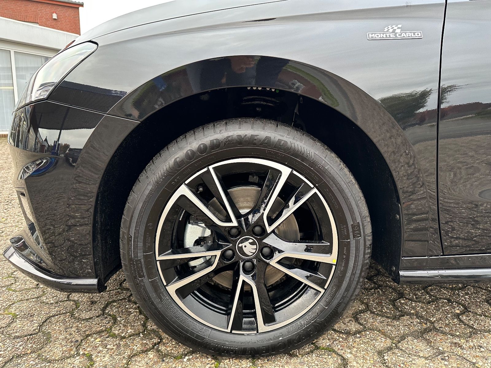 Fahrzeugabbildung SKODA Fabia Monte Carlo 1.0 TSI DSG ACC/SHZG/CarPlay