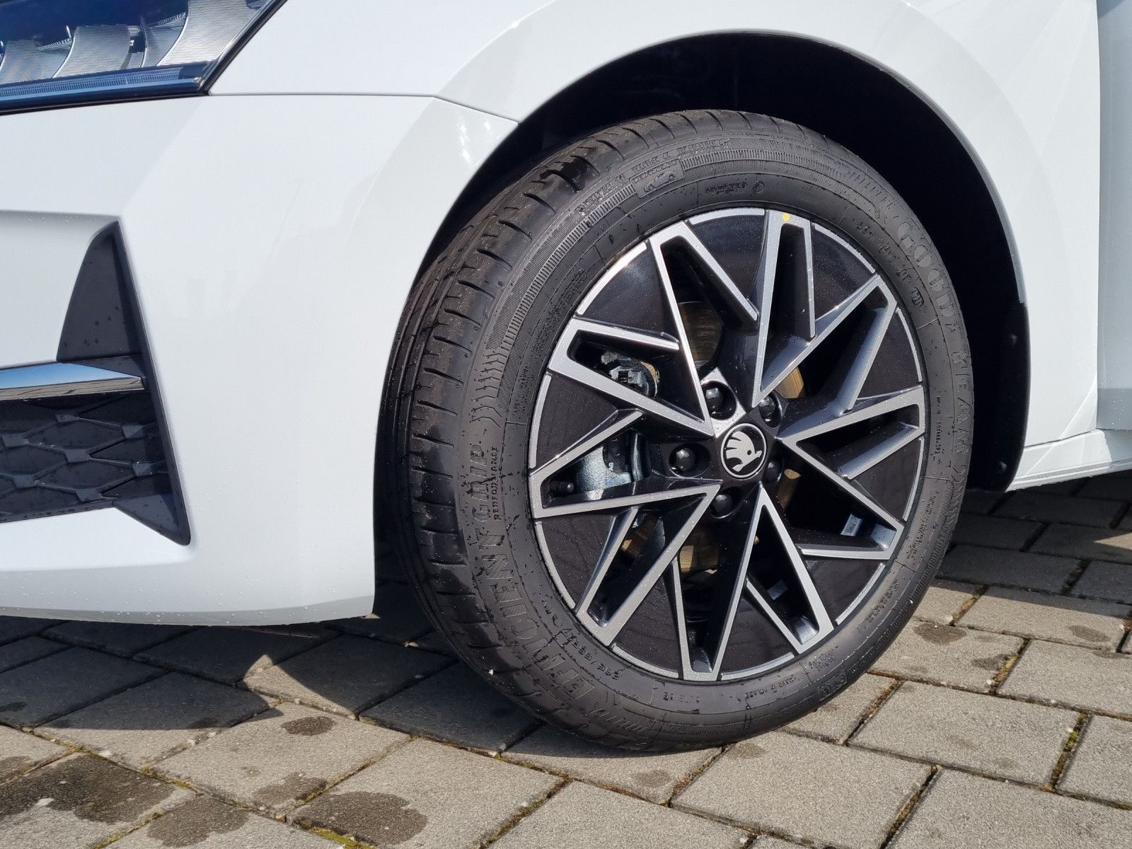 Fahrzeugabbildung SKODA Octavia Combi Balance 2,0TDI AHK Kamera