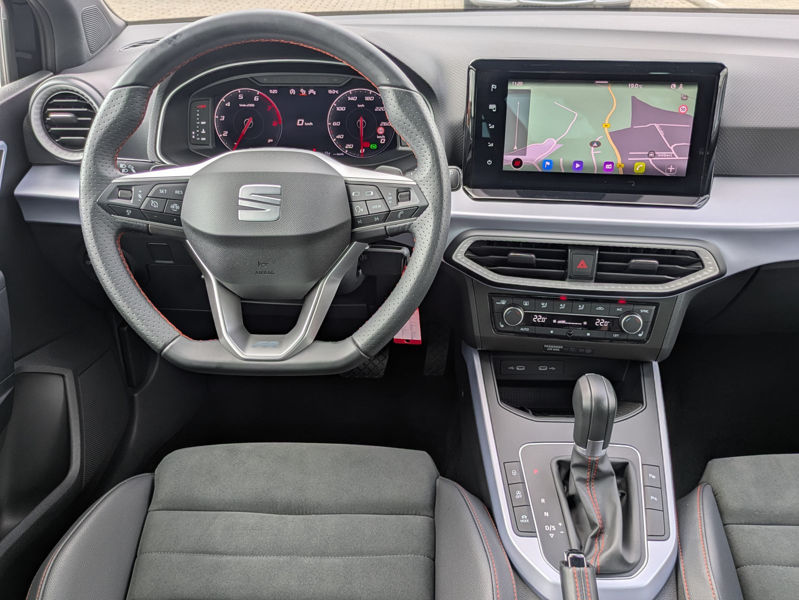 Fahrzeugabbildung SEAT Arona 1.0 TSI FR DSG AHK*ACC*LED*APP*DAB*KAMERA