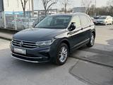 Volkswagen Tiguan Elegance 1.HAND SCHECKHEFT GEPFLEGT - Volkswagen Tiguan mit Diesel-Antrieb